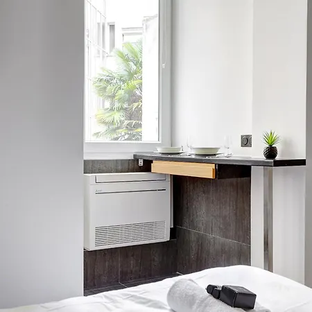 Appartement Climatise Aux Champs-elysees *